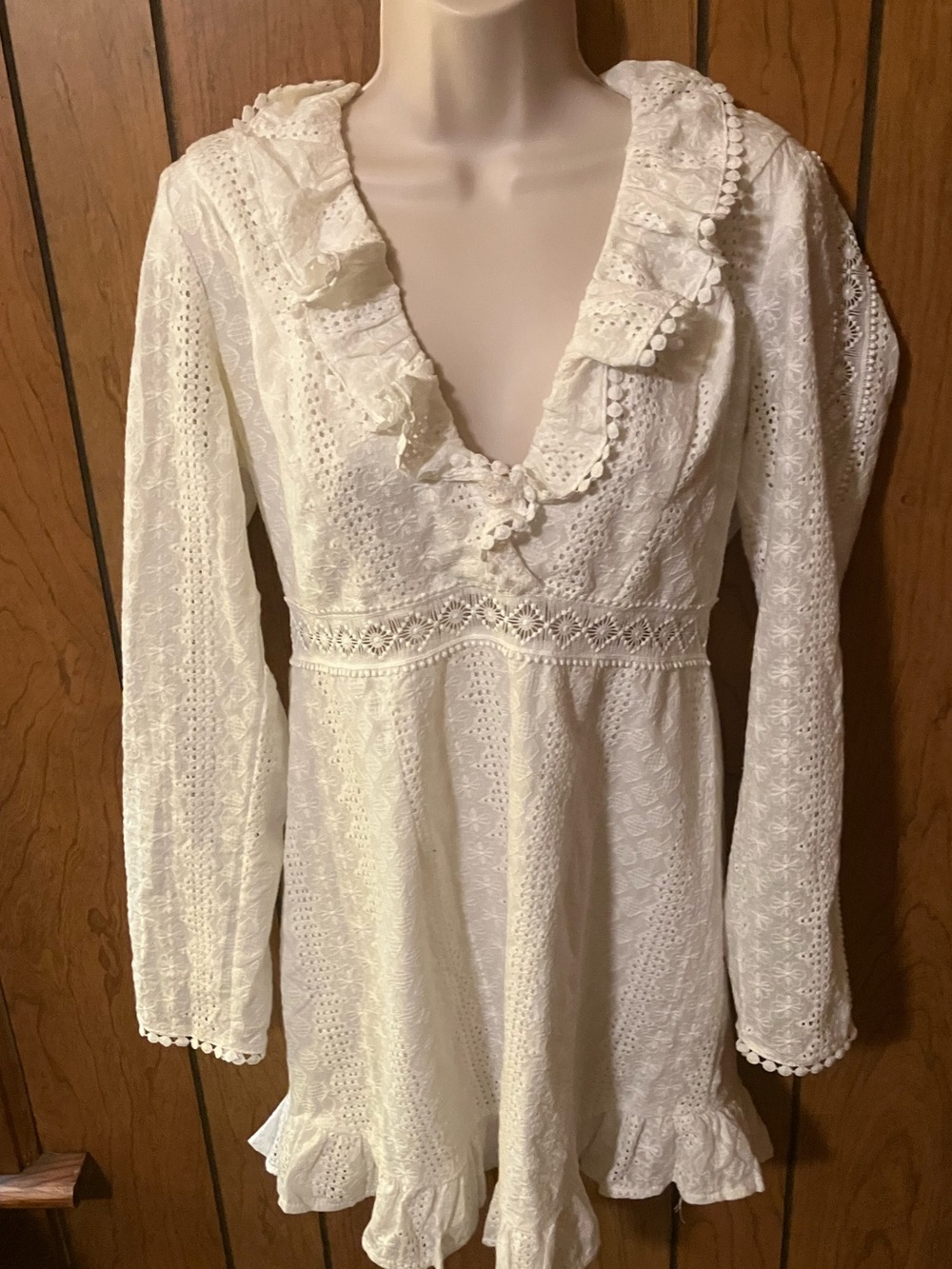 Women's White Lace Ruffle V-Neck mini dress in large